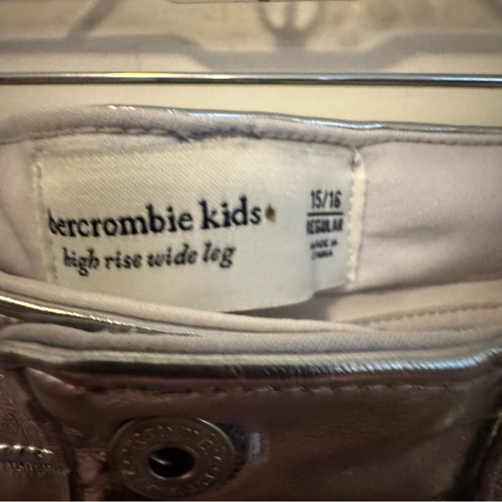 Abercrombie NWT Kids Shimmering Silver wide leg pants 15/16 - Picture 3 of 6